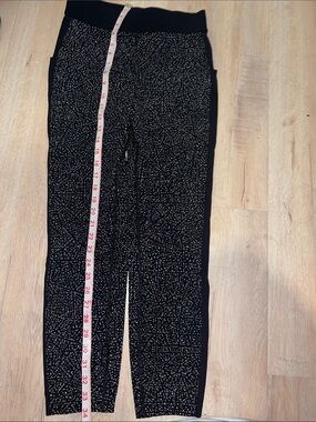 LULULEMON ATHLETIC LIKE NEW
SIZE 8